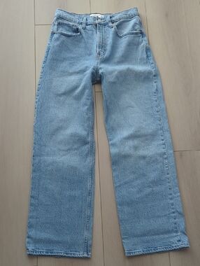 Abercrombie High Rise 90s Relaxed Jean